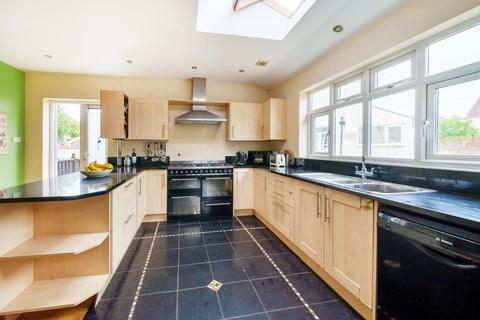 48 Bennetts Way, Croydon, CR0 8AA