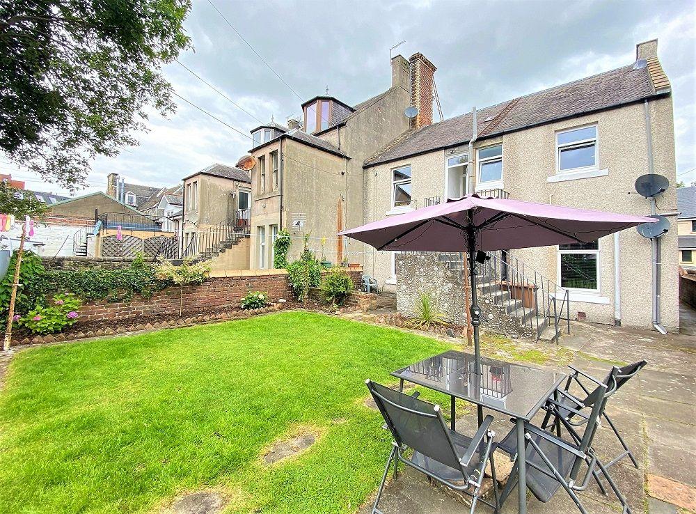 25 Lady Campbells Walk, Dunfermline 2 bed flat £125,000