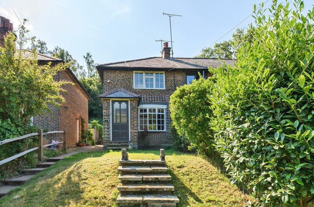 Blackheath Lane, Blackheath, Guildford, Surrey, GU4 2 bed end of