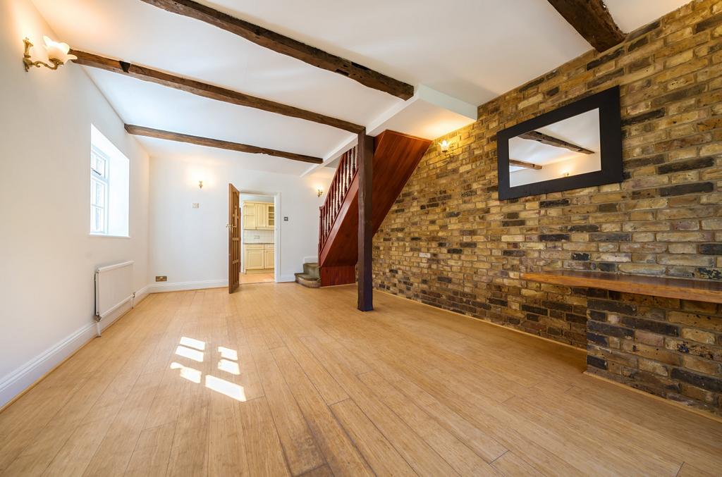 Blackheath Lane, Blackheath, Guildford, Surrey, GU4 2 bed end of