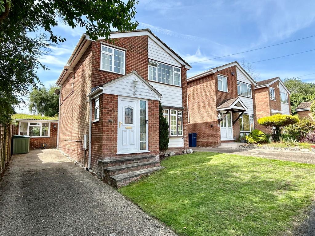 Rushden Way, Farnham 3 bed detached house £2,000 pcm (£462 pw)