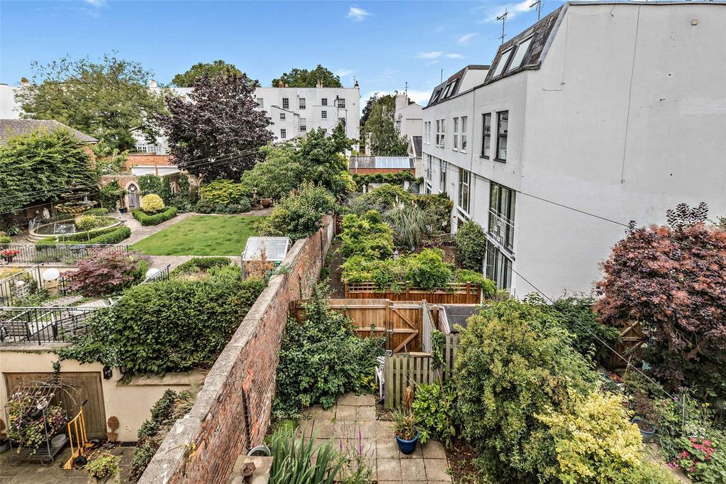 Albert Road, Cheltenham, Gloucestershire, GL52 4 bed end of terrace