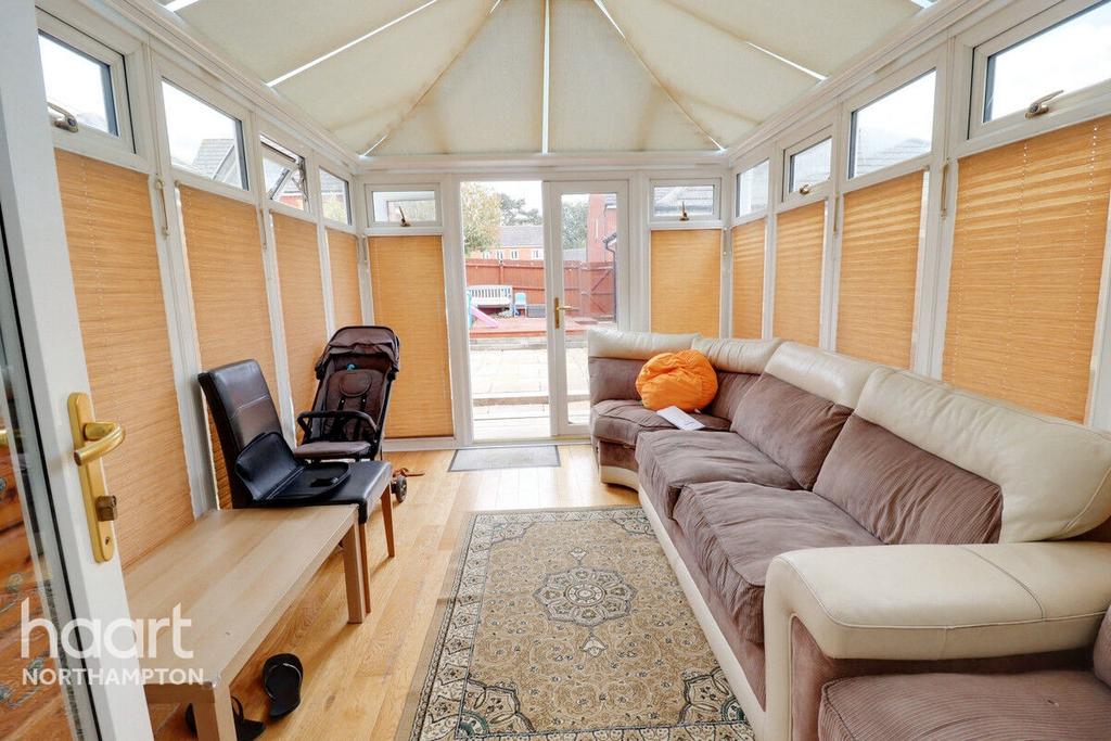 Berrywood Drive, Northampton 3 bed terraced house for sale £270,000