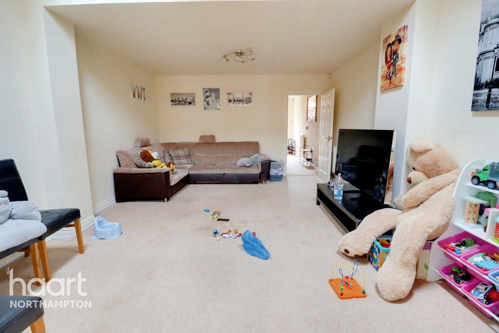 Berrywood Drive, Northampton 3 bed terraced house for sale £270,000