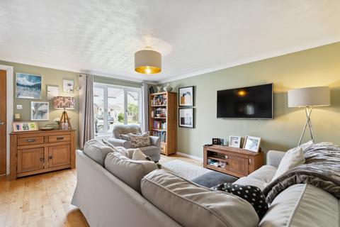 6 Brent Drive, Thornliebank, Glasgow, G46 8JN