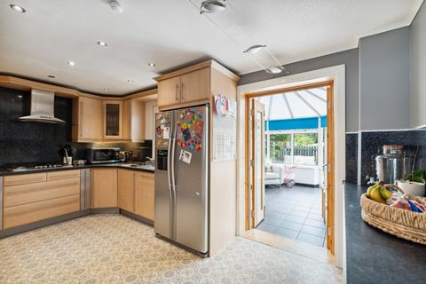 6 Brent Drive, Thornliebank, Glasgow, G46 8JN