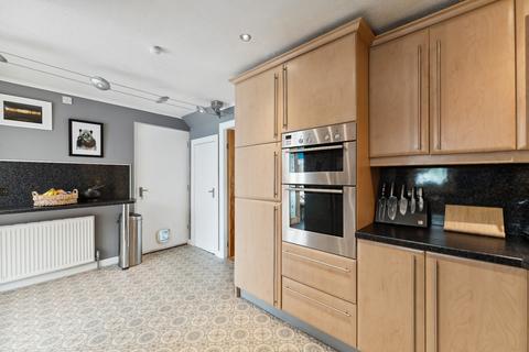 6 Brent Drive, Thornliebank, Glasgow, G46 8JN