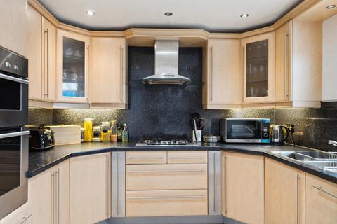 6 Brent Drive, Thornliebank, Glasgow, G46 8JN