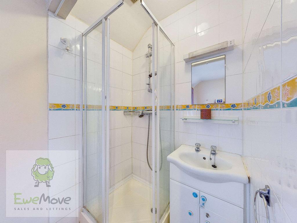 Ensuite to Bed 1