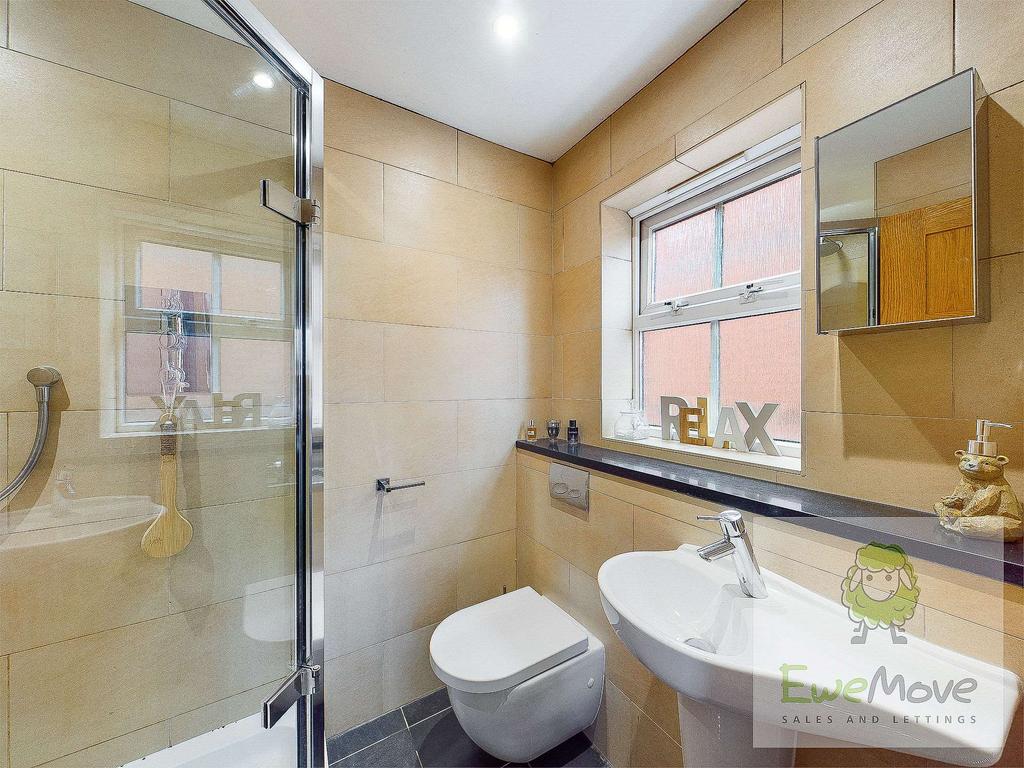 Ensuite to Bed 1