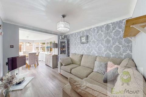 18 Drayton Close, High Halstow, Rochester, ME3 8DW