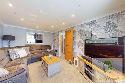 18 Drayton Close, High Halstow, Rochester, ME3 8DW