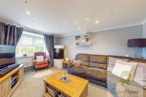 18 Drayton Close, High Halstow, Rochester, ME3 8DW
