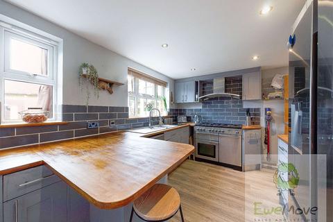 18 Drayton Close, High Halstow, Rochester, ME3 8DW