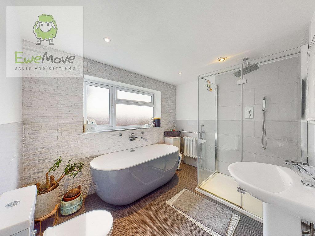 Ensuite to Bed 1