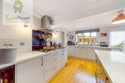20 James Road, Cuxton, Rochester, ME2 1DH