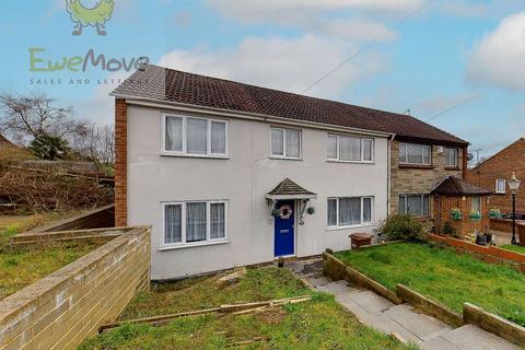 20 James Road, Cuxton, Rochester, ME2 1DH
