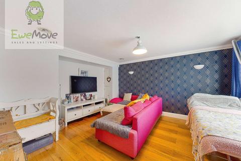 20 James Road, Cuxton, Rochester, ME2 1DH