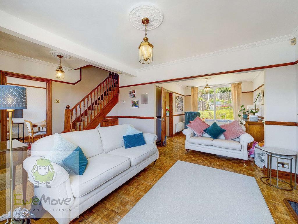 Jersey Road, Strood, Rochester ME2 3PD 5 bed semidetached house £440,000