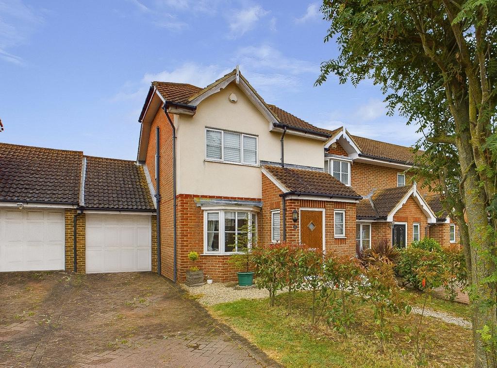Lodge Hill Lane, Chattenden, Rochester ME3 8PJ 3 bed end of terrace