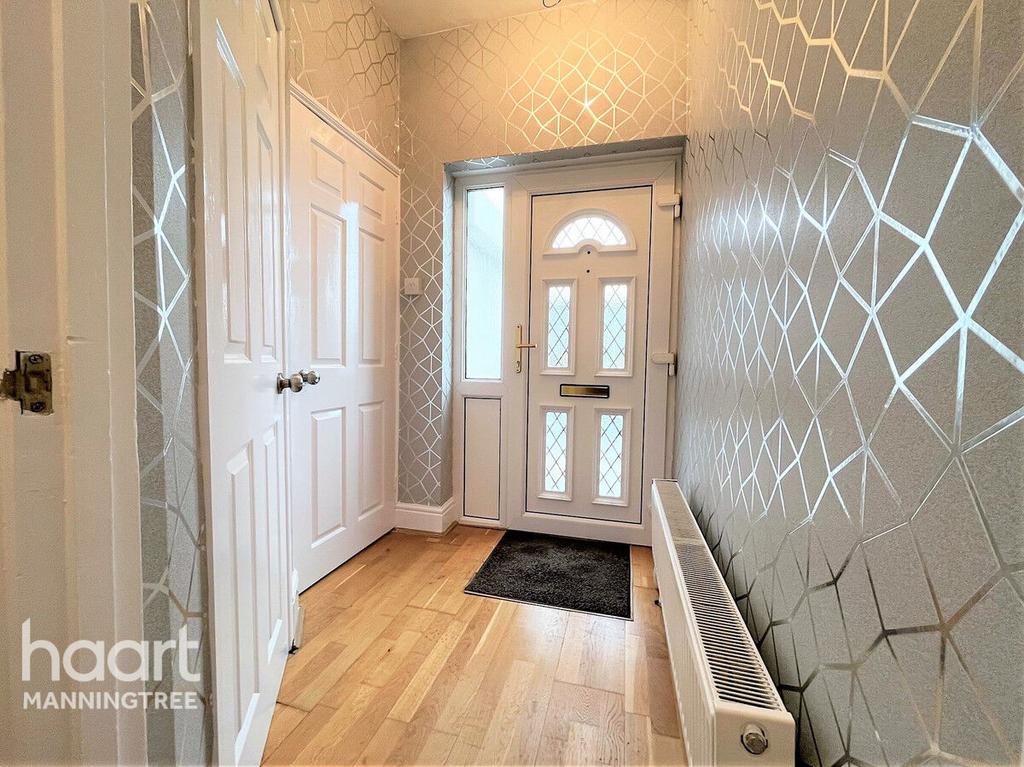 Broom Knoll, East End, East Bergholt, Colchester, Essex 3 bed