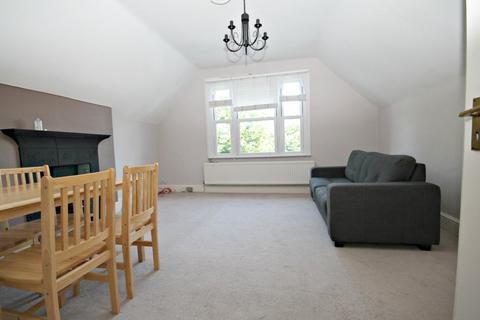 2 bedroom flat to rent, Staverton Road,