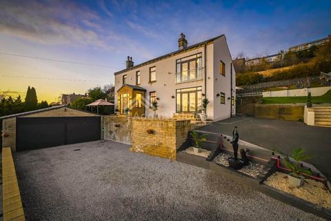 5 bedroom detached house to rent, Whitley Road, Dewsbury