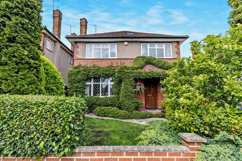 34 Barnhill, Pinner, HA5 2SX