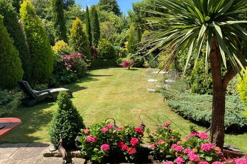34 Barnhill, Pinner, HA5 2SX
