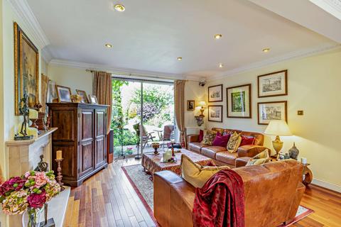 34 Barnhill, Pinner, HA5 2SX