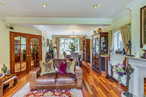 34 Barnhill, Pinner, HA5 2SX