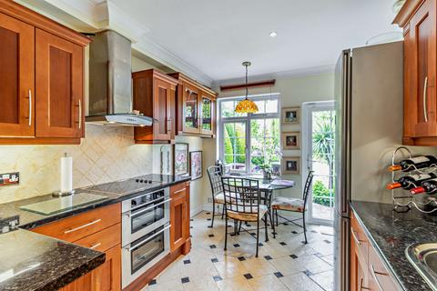 34 Barnhill, Pinner, HA5 2SX
