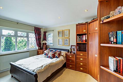 34 Barnhill, Pinner, HA5 2SX