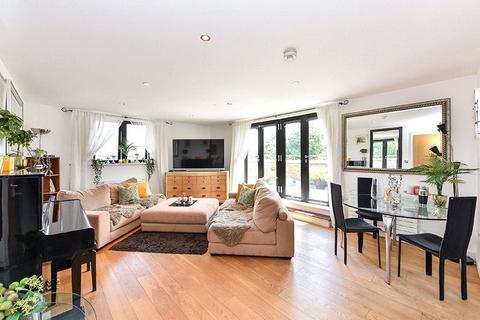 3 bedroom penthouse to rent, De La Mare Court, 6 Stratheden Road, Blackheath, London, SE3