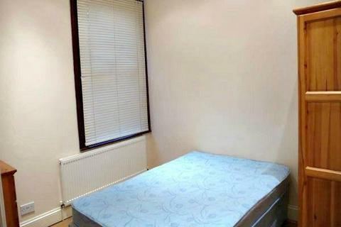 4 bedroom terraced house to rent, Balmoral Road, Willesden