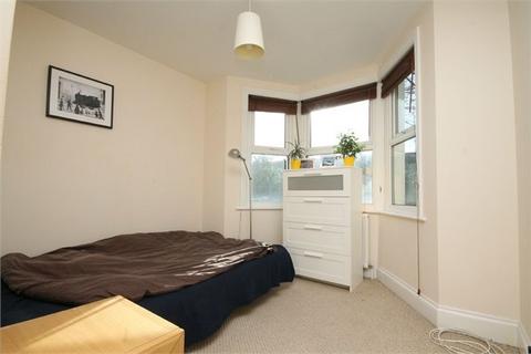 2 bedroom flat to rent, Huddlestone Road, Willesden