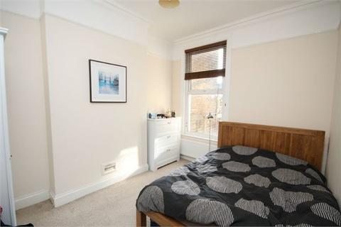 2 bedroom flat to rent, Huddlestone Road, Willesden