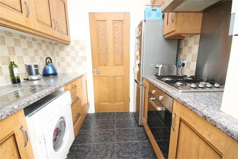 2 bedroom flat to rent, Huddlestone Road, Willesden