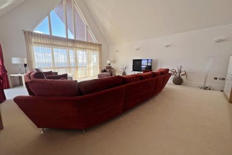 4 bedroom apartment for sale, Penthouse, 40 Majestic Apts, King Edward Rd, Onchan, IM3 2BD