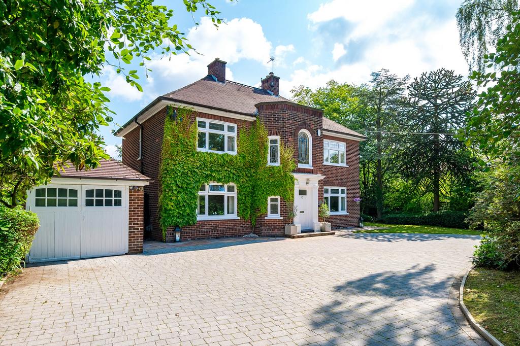 Central Avenue, Eccleston Park, St... 4 bed detached house for sale £