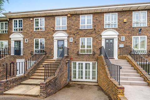 38 Manor Road, Teddington, TW11 8AB