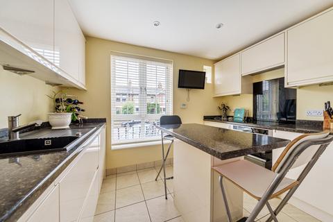 38 Manor Road, Teddington, TW11 8AB