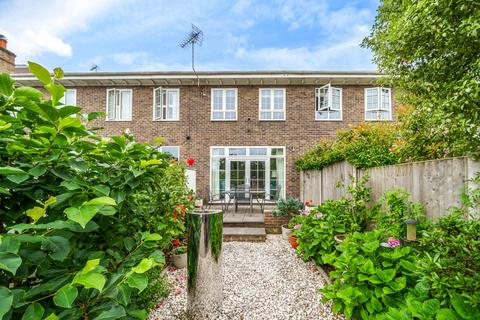 38 Manor Road, Teddington, TW11 8AB
