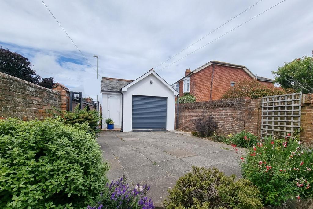 GARAGE &amp; PARKING