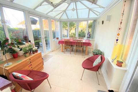 10 April Close, Exmouth, EX8 4QE