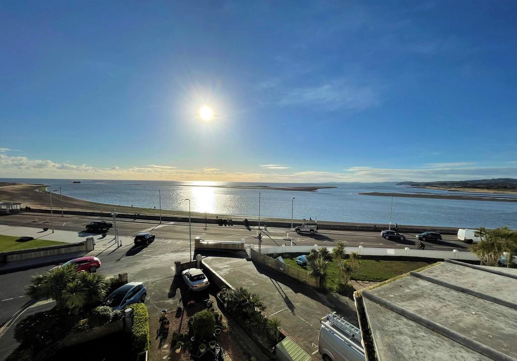 Morton Crescent, Exmouth EX8 2 bed apartment £395,000