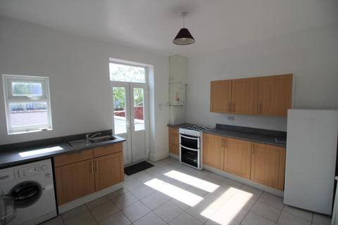 2 bedroom terraced house to rent, Vine Street, Chadderton, OL9