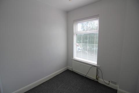 2 bedroom terraced house to rent, Vine Street, Chadderton, OL9