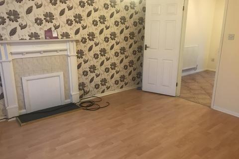 3 bedroom semi-detached house to rent, Newquay Close, Hinckley