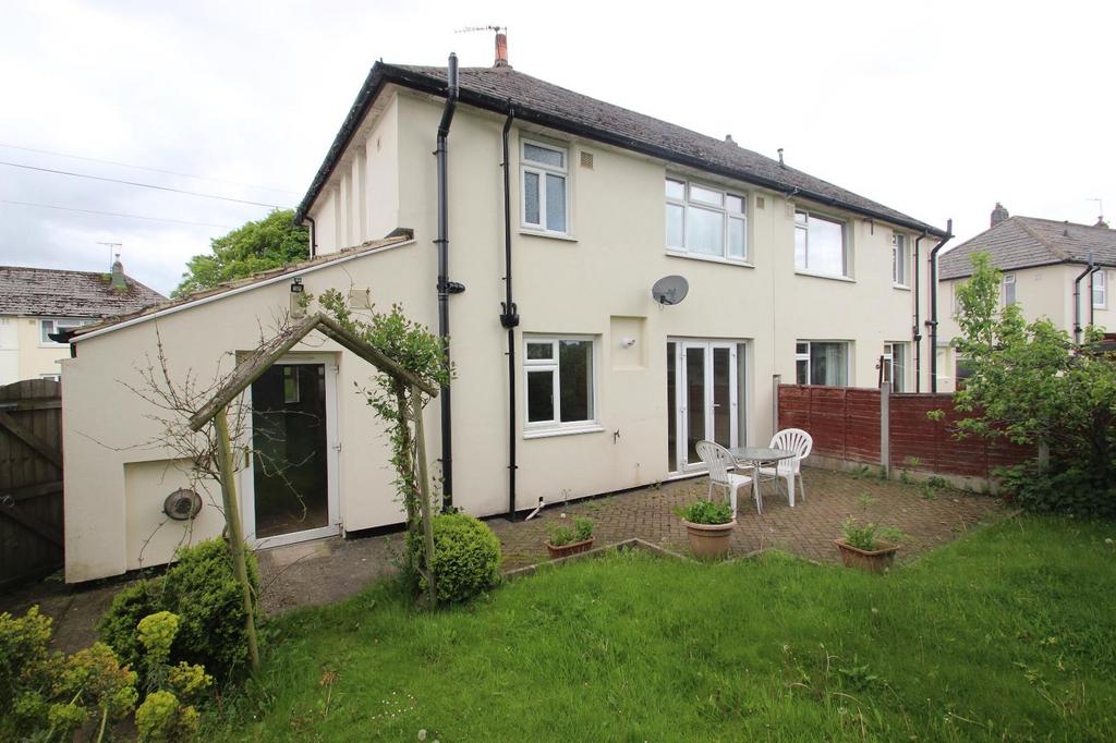 Alderton Bank, Leeds, West Yorkshire... 2 bed house £1,000 pcm (£231 pw)